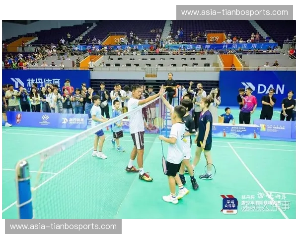 巅峰对决：羽毛球vs平庸生活，这场关于“快”与“变”的终极博弈